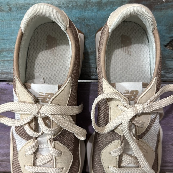 Women’s New balance 327 - Picture 4 of 16